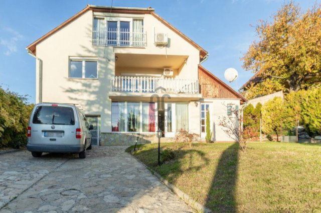 Eladó családi ház, Ürömön 189.9 M Ft, 6 szobás