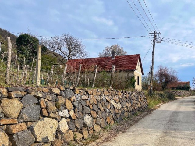 Eladó nyaraló, Somlószőlősön 15 M Ft, 2 szobás