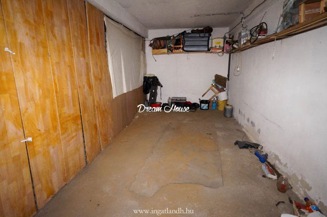 Eladó garázs, Nyíregyházán, Nyár utcában 5 M Ft