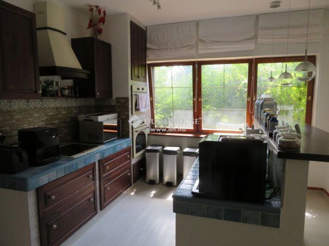 Eladó családi ház, Pátyon 139.8 M Ft, 6 szobás