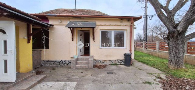 Eladó családi ház, Pécsett 31.9 M Ft, 3 szobás