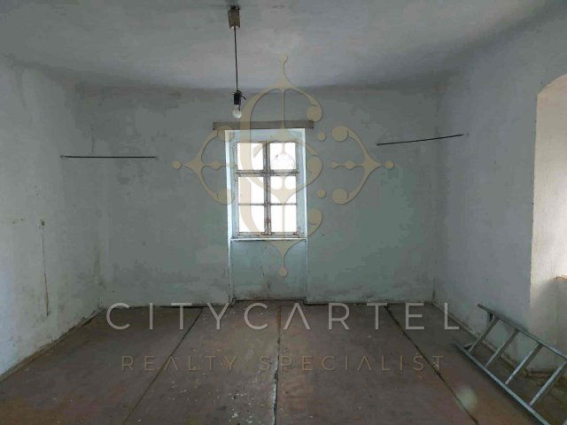 Eladó családi ház, Előszálláson 15 M Ft, 2 szobás