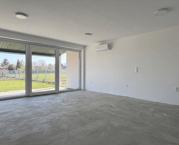 Eladó családi ház, Zalacsányon 157.9 M Ft, 3 szobás