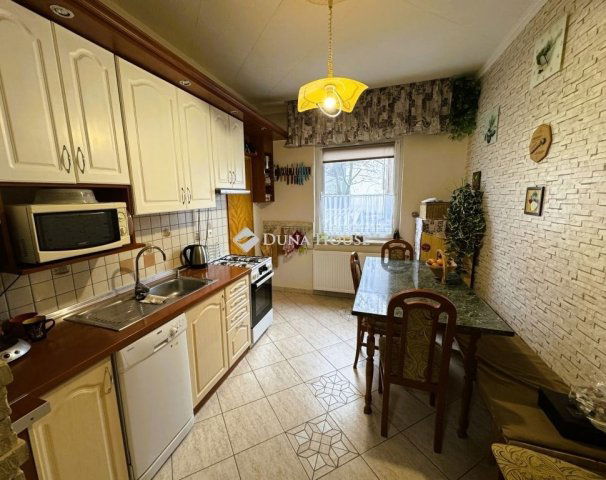 Eladó családi ház, Csolnokon 75 M Ft, 4 szobás