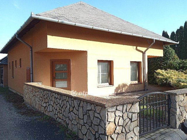 Eladó családi ház, Szentgálon 240 M Ft, 7 szobás