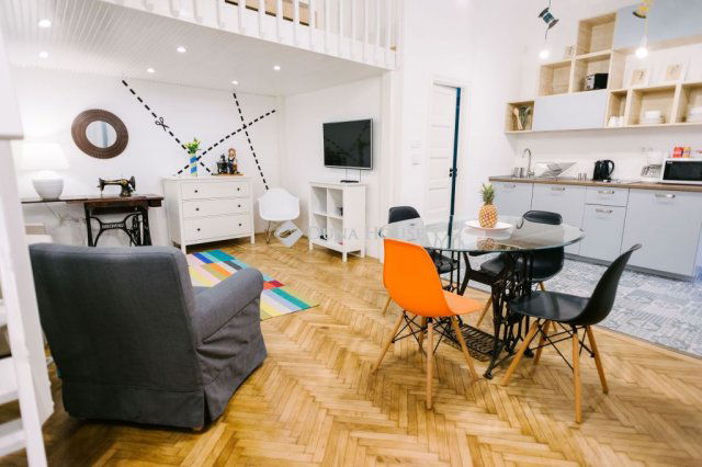 Eladó téglalakás, V. kerületben, Petőfi Sándor utcában