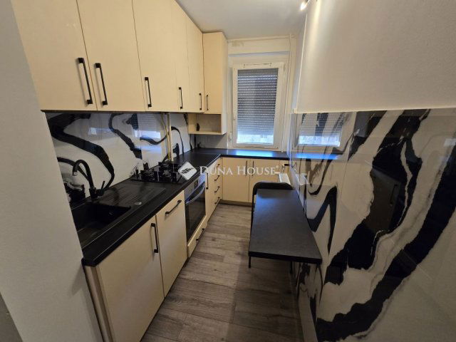 Eladó panellakás, Székesfehérvárott 45 M Ft, 2 szobás