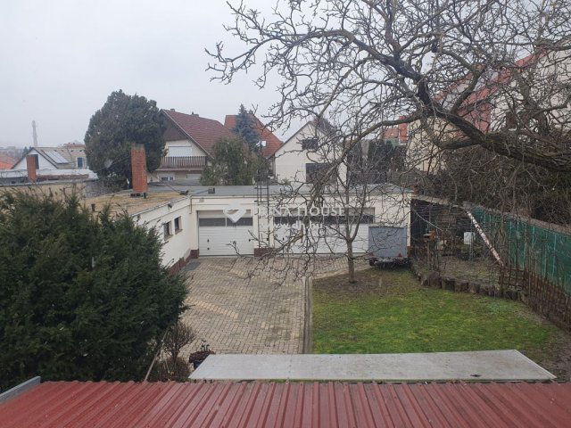Eladó családi ház, Pécsett 165 M Ft, 8 szobás