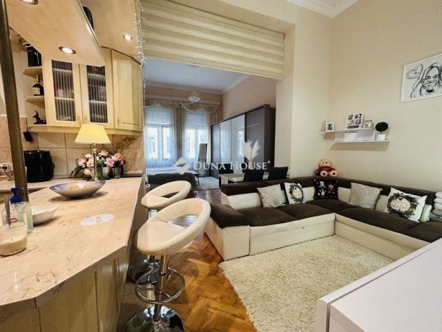 Eladó téglalakás, Budapesten, VII. kerületben 77 M Ft, 2 szobás