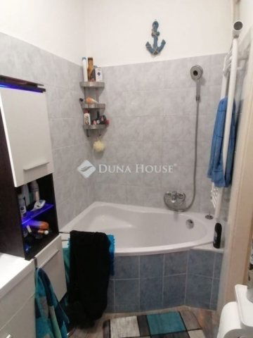 Eladó téglalakás, Budapesten, XV. kerületben 82.9 M Ft, 3 szobás