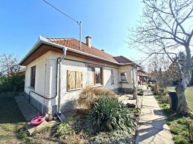 Eladó családi ház, Ráckeresztúron 69.99 M Ft, 5 szobás