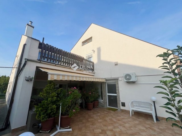 Eladó családi ház, Székesfehérvárott 194.9 M Ft, 4 szobás