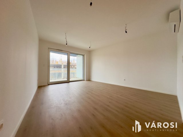 Eladó téglalakás, Balatonföldváron 156.9 M Ft, 4 szobás