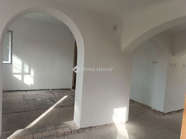 Eladó családi ház, Kiszomboron 32.99 M Ft, 2 szobás