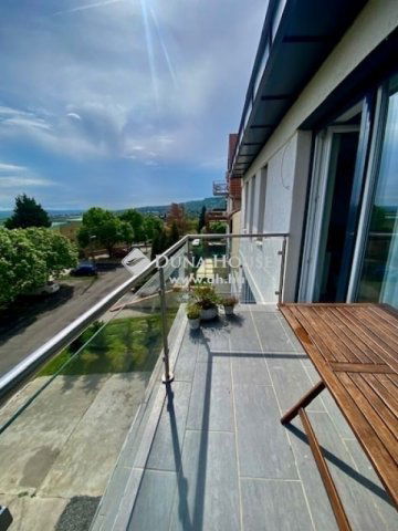 Eladó téglalakás, Pécsett 95 M Ft, 5 szobás