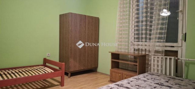 Eladó panellakás, Pécsett 38.9 M Ft, 2 szobás