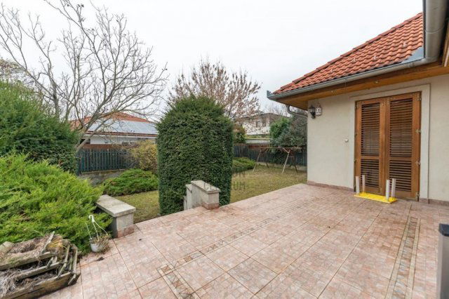 Eladó családi ház, Törökbálinton 320 M Ft, 5 szobás