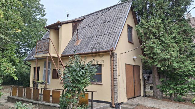 Eladó családi ház, Pécsett 48 M Ft, 4 szobás