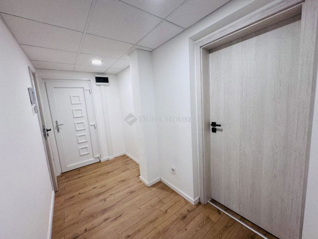Eladó panellakás, Pécsett, Anikó utcában 53.9 M Ft, 3 szobás
