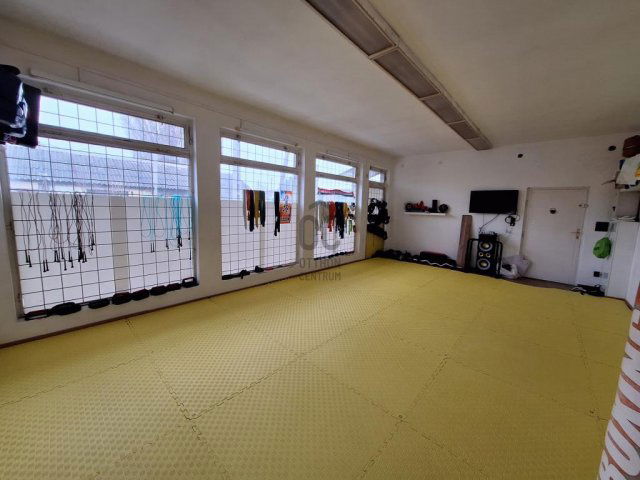 Eladó családi ház, Gyálon 119.9 M Ft, 8 szobás