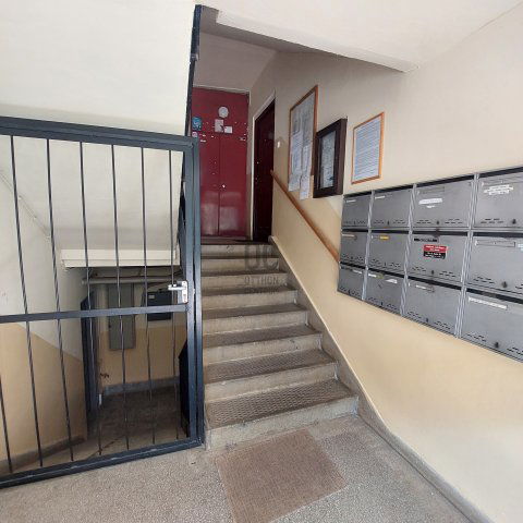 Eladó panellakás, Pécsett 32.99 M Ft, 2 szobás