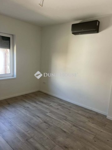 Eladó családi ház, Pécsett 145 M Ft, 4 szobás