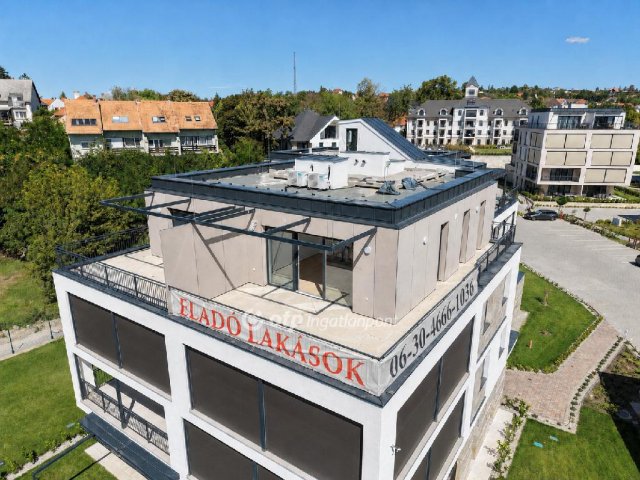 Eladó téglalakás, Balatonkenesén 110 M Ft, 2 szobás