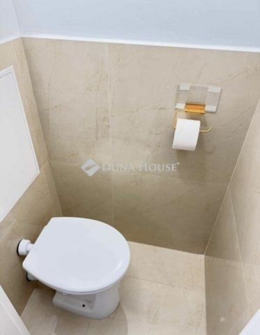 Eladó panellakás, Pécsett 53.9 M Ft, 3 szobás