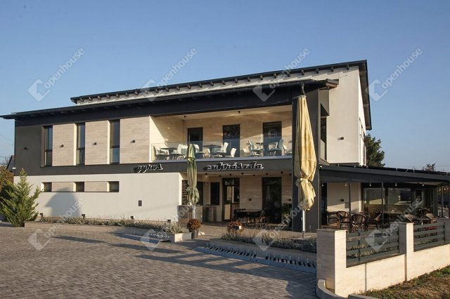 Eladó üzlethelyiség, Szabadbattyánban 295 M Ft