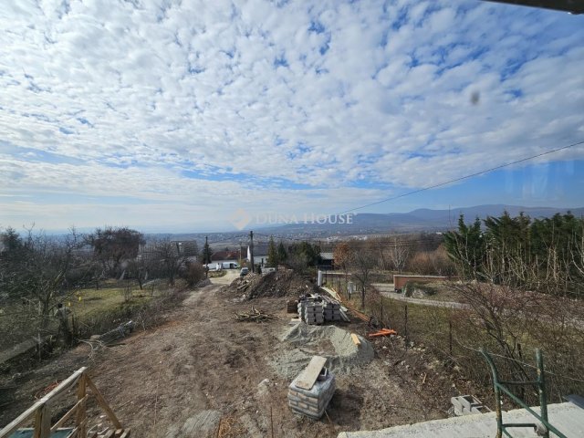 Eladó családi ház, Szentendrén 215 M Ft, 5 szobás