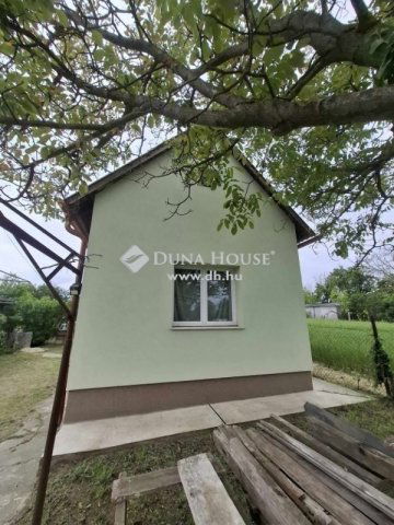 Eladó nyaraló, Sülysápon 24.5 M Ft, 3 szobás