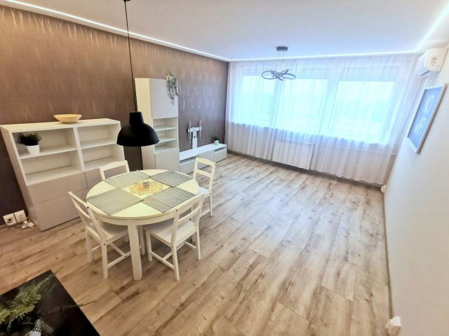 Kiadó téglalakás, albérlet, XV. kerületben, Mézeskalács téren