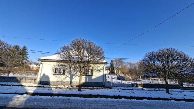 Eladó családi ház, Szakcson 9.5 M Ft, 3 szobás