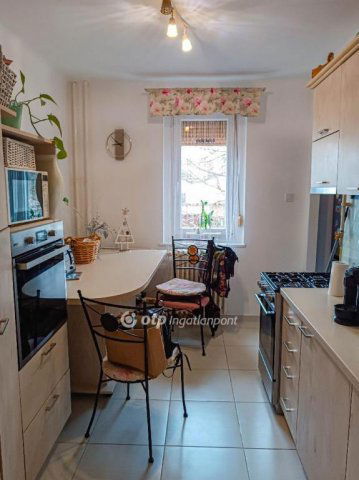 Eladó téglalakás, Nyíregyházán 48.8 M Ft, 3 szobás