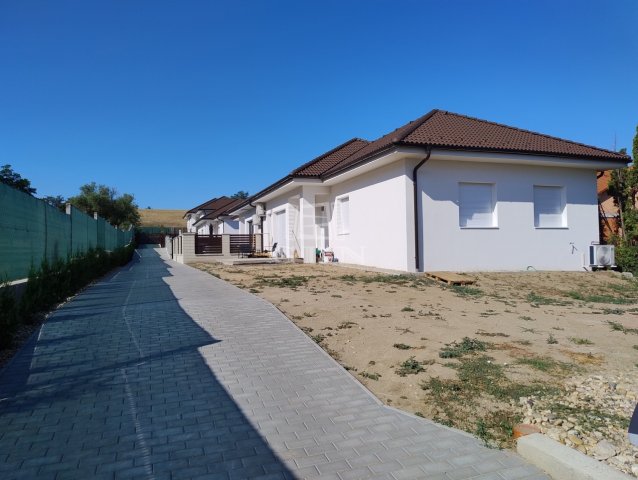 Eladó ikerház, Mogyoródon 94.99 M Ft, 4 szobás