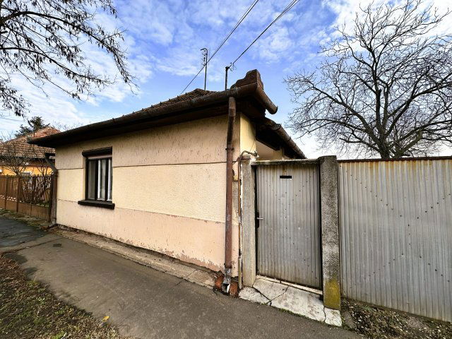 Eladó családi ház, Békéscsabán 16 M Ft, 2 szobás