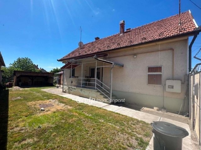 Eladó családi ház, Cegléden 68 M Ft, 3 szobás