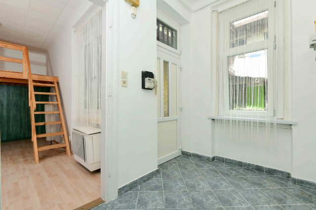 Eladó téglalakás, Budapesten, VIII. kerületben, Dugonics utcában