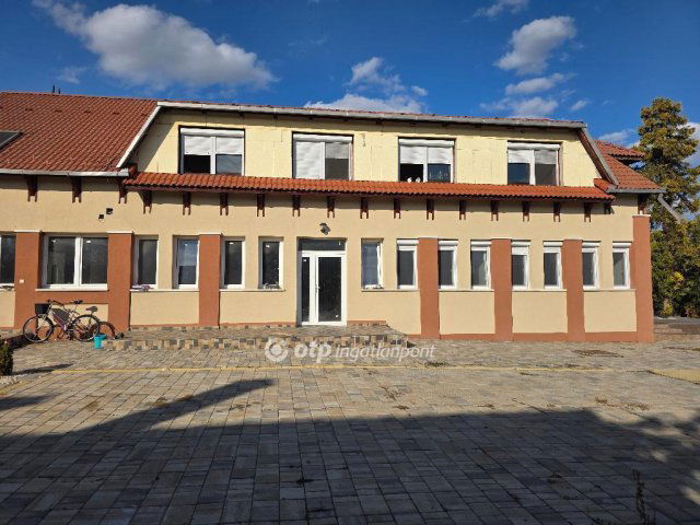 Eladó téglalakás, Berettyóújfaluban 45 M Ft, 3 szobás