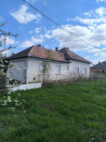 Eladó családi ház, Tiszaföldváron 35 M Ft, 5 szobás