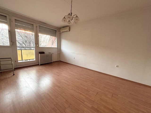 Eladó panellakás, Pécsett, Malomvölgyi úton 46.9 M Ft, 3 szobás