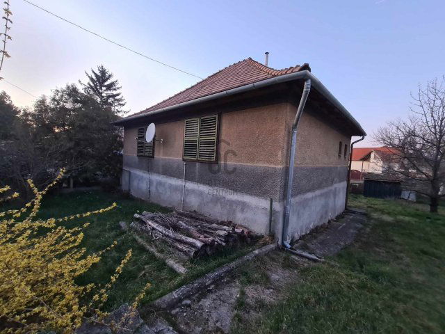 Eladó családi ház, Ajkán 17.9 M Ft, 2 szobás