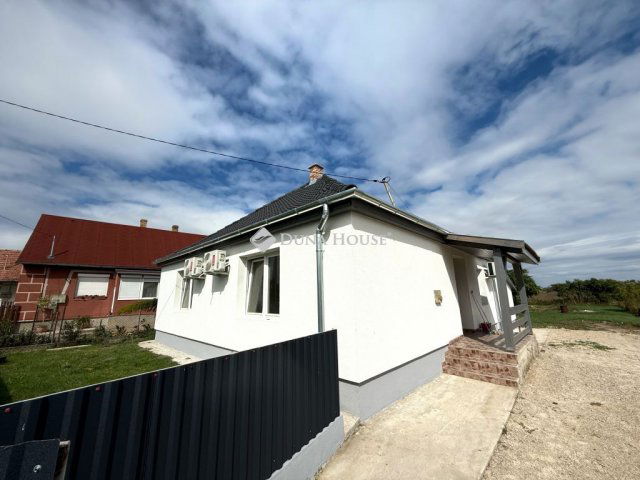 Eladó családi ház, Soponyán 43.5 M Ft, 3 szobás