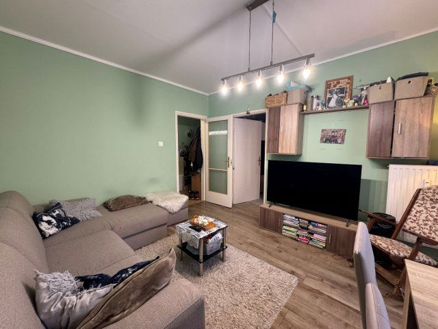 Eladó panellakás, Pécsett, Berek utcában 49.9 M Ft, 3 szobás