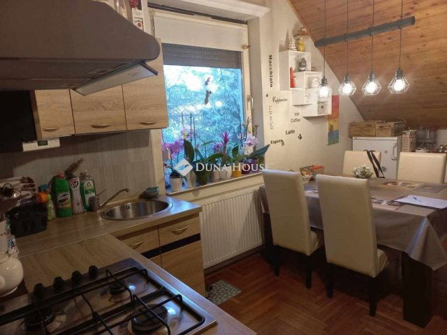 Eladó családi ház, Balatonfenyvesen 76.9 M Ft, 6 szobás