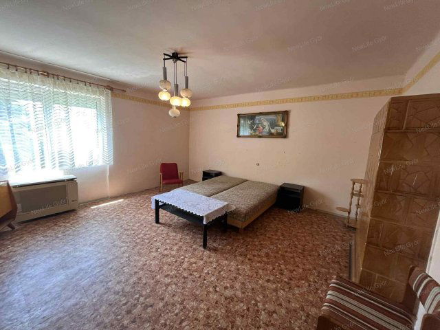 Eladó családi ház, Győrújbaráton 54.99 M Ft, 4+2 szobás