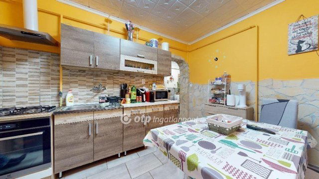 Eladó családi ház, Szikszón 35.9 M Ft, 2 szobás