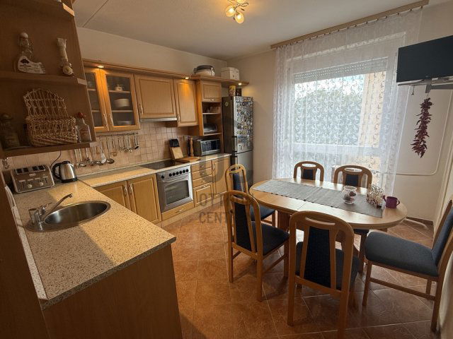 Eladó panellakás, Pécsett 59.35 M Ft, 3 szobás