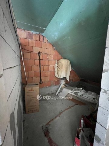 Eladó családi ház, Budapesten, III. kerületben 128.9 M Ft