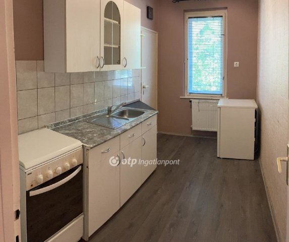 Eladó téglalakás, Kaposváron 31 M Ft, 1 szobás